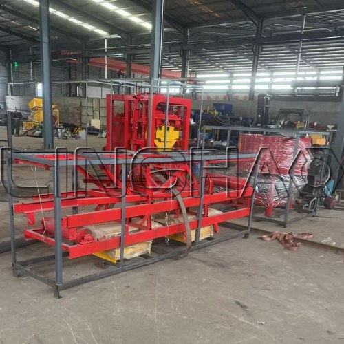 Close-up of dual vibration system and four-axis guidance on QTJ4-26—ensuring stable 20-26 second molding cycle